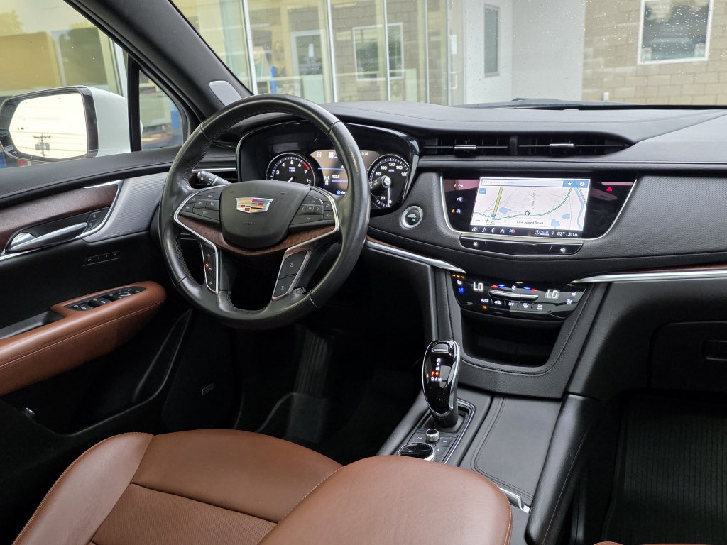 Used 2023 Cadillac XT5 Premium Luxury w/ Technology Package AWD/4WD image 2