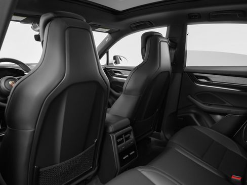 Certified 2025 Porsche Macan 4S Electric AWD/4WD image 37