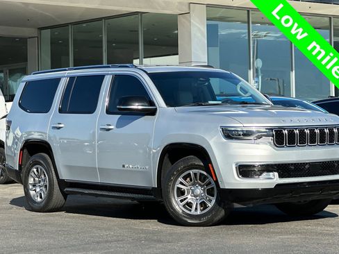 Used 2024 Jeep Wagoneer Base image 2