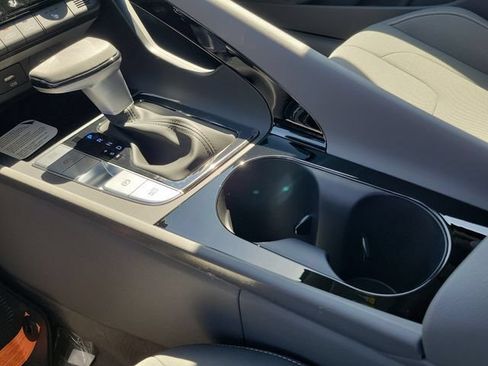 New 2026 Hyundai Elantra SEL Sport FWD image 17