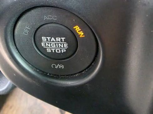 Used 2023 Jeep Gladiator Sport AWD/4WD image 14