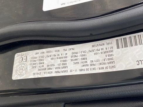 Used 2023 Jeep Grand Cherokee Limited image 25