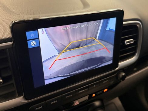 Used 2023 Hyundai Venue SEL FWD image 12