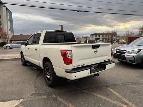 Used 2021 Nissan Titan SV w/ SV Convenience Package image 8