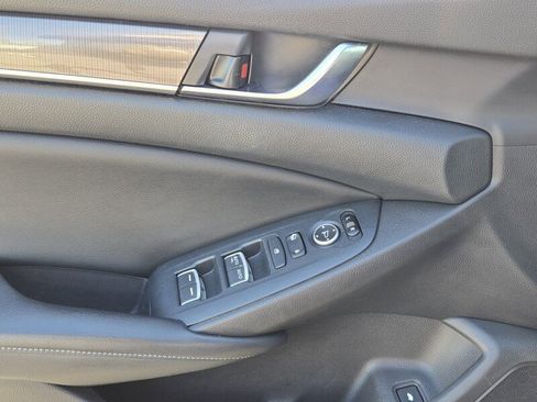Used 2018 Honda Accord Sport image 18