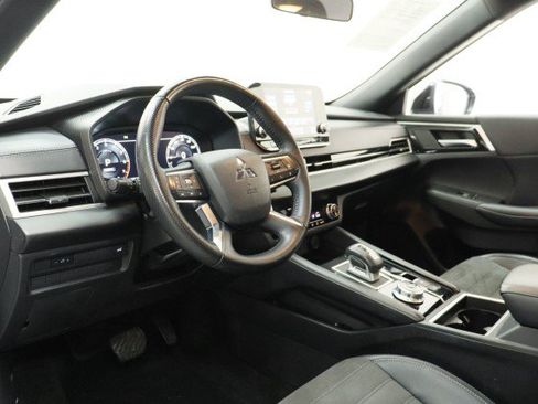 Used 2024 Mitsubishi Outlander SE FWD image 6