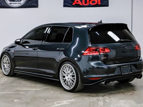 Used 2017 Volkswagen GTI SE image 11