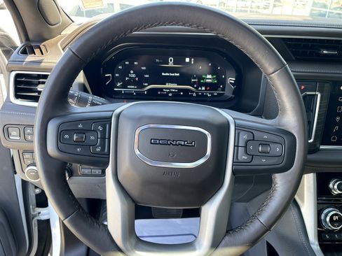 Used 2022 GMC Yukon Denali w/ Advanced Technology Package AWD/4WD image 14
