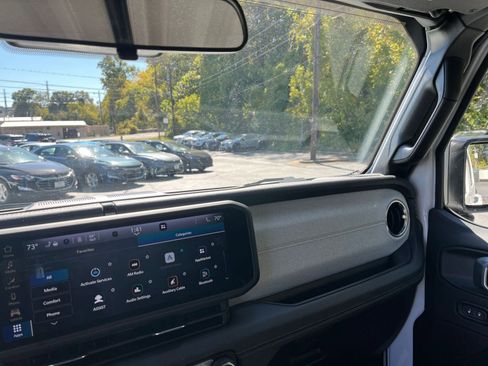 Used 2025 Jeep Wrangler Sahara image 31