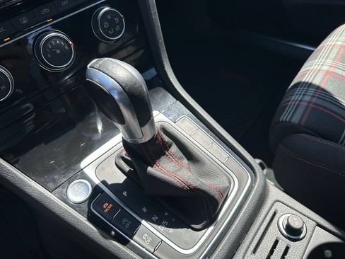 Used 2018 Volkswagen GTI SE FWD image 14