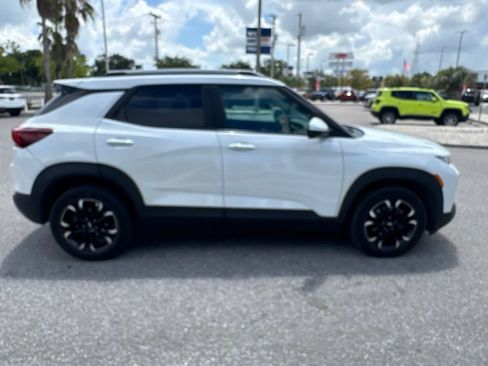 Used 2023 Chevrolet TrailBlazer LT w/ Convenience Package FWD image 4