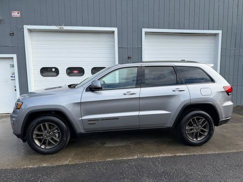Used 2016 Jeep Grand Cherokee Laredo 75th Anniversary AWD/4WD image 7