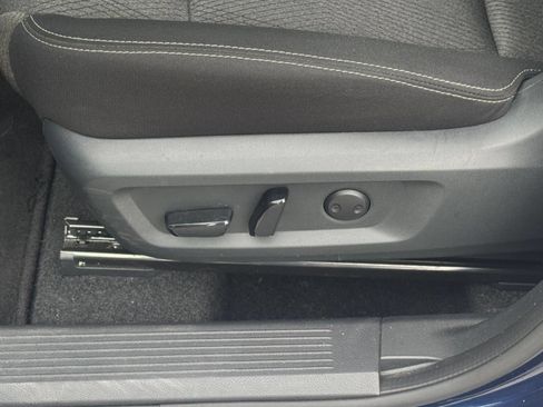 Used 2025 Nissan Rogue SV FWD image 18