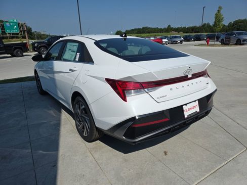 New 2025 Hyundai Elantra Limited image 8