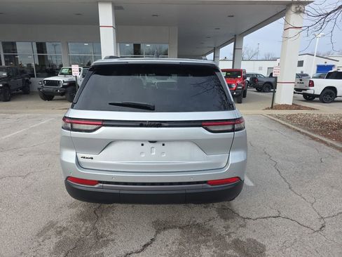 New 2026 Jeep Grand Cherokee Altitude AWD/4WD image 5