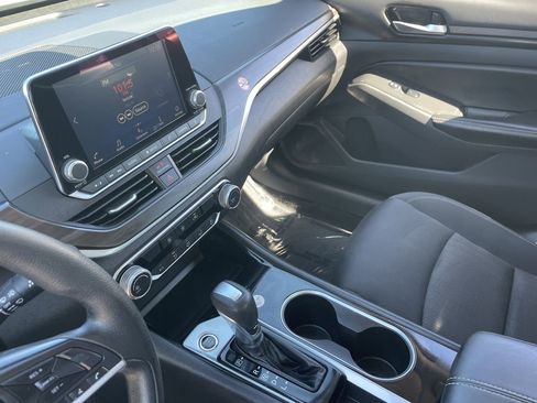 Used 2024 Nissan Altima 2.5 SV image 26