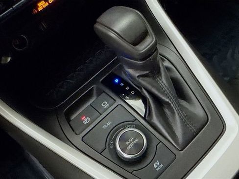 Used 2024 Toyota RAV4 LE image 17