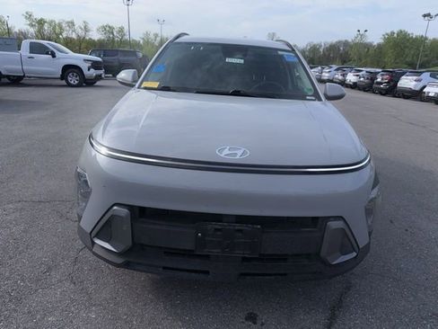 Used 2025 Hyundai Kona SEL image 3