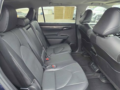 Used 2022 Toyota Highlander Limited image 14