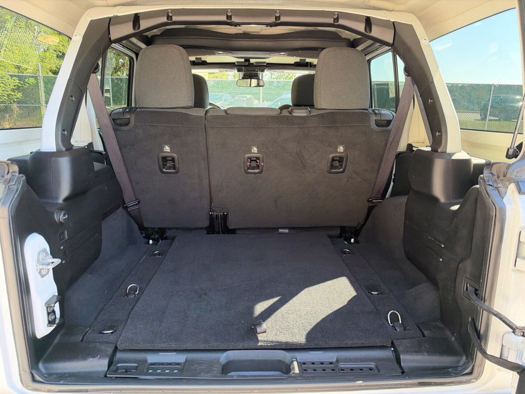 Used 2025 Jeep Wrangler Unlimited Rubicon AWD/4WD image 9