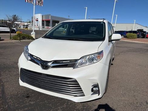 Certified 2019 Toyota Sienna XLE w/ XLE Navigation Package image 5