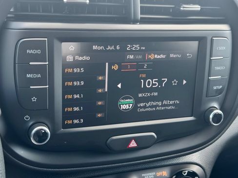 Used 2025 Kia Soul LX w/ LX Technology Package FWD image 21