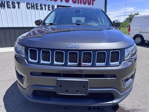 Used 2018 Jeep Compass Latitude w/ Cold Weather Group AWD/4WD image 2