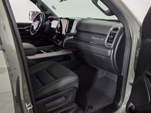 New 2026 RAM 1500 4x4 Crew Cab image 32