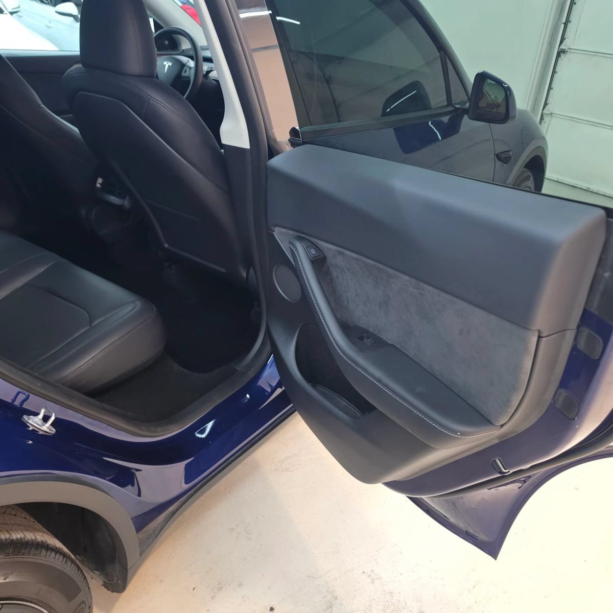 Used 2024 Tesla Model Y Long Range AWD/4WD image 24