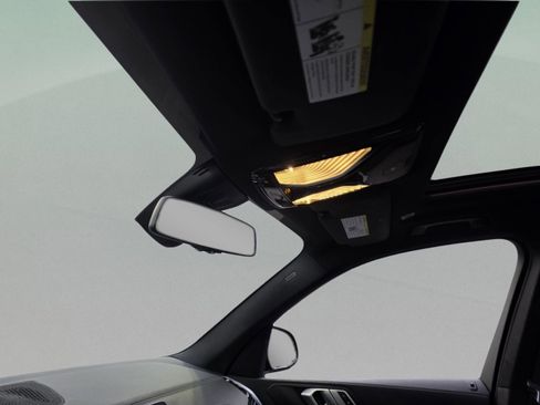 Used 2022 BMW X5 xDrive40i w/ M Sport Package image 21