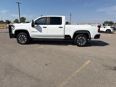 Used 2023 Chevrolet Silverado 2500 Custom w/ Custom Value Package AWD/4WD image 9
