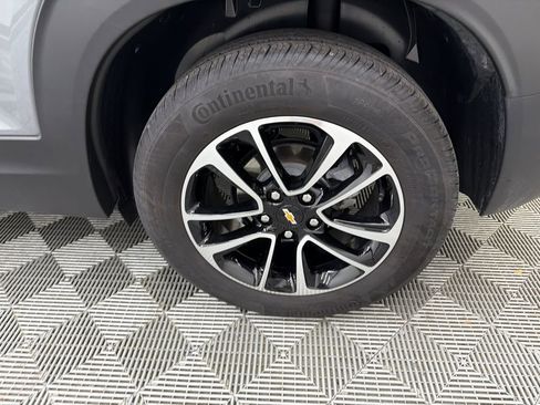 Used 2025 Chevrolet TrailBlazer LT FWD image 19