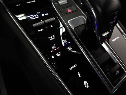 Used 2020 Porsche Panamera image 33