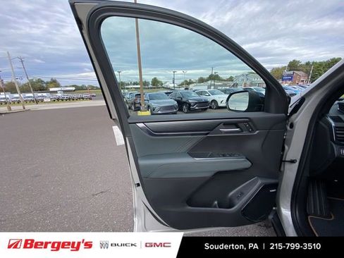 New 2026 GMC Acadia AT4 w/ Luxury Package image 25