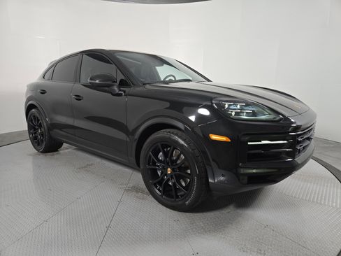 Used 2025 Porsche Cayenne Coupe image 3