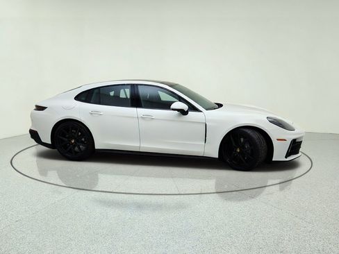 Used 2025 Porsche Panamera image 6