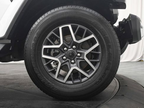 Used 2024 Jeep Wrangler Sahara image 31