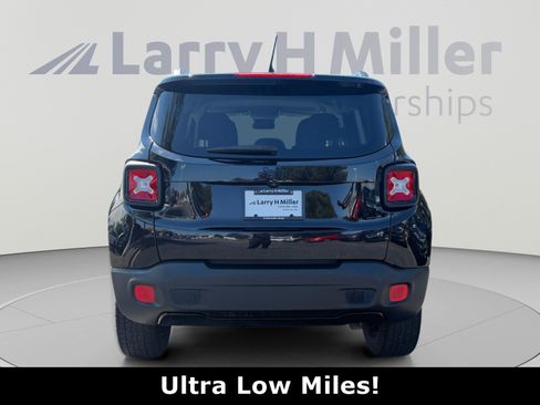 Used 2017 Jeep Renegade Altitude AWD/4WD image 4