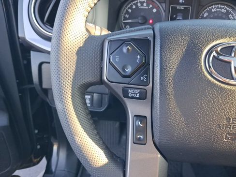 Used 2023 Toyota Tacoma TRD Off-Road w/ TRD Premium Off Road Package AWD/4WD image 19