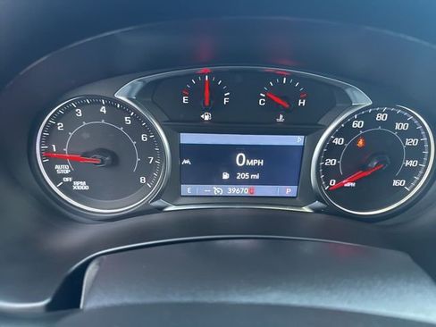 Used 2024 GMC Terrain SLT image 16