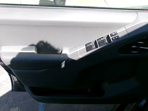 Used 2016 Nissan Frontier SV image 15