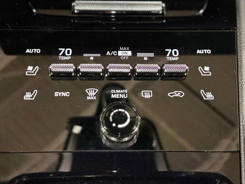 Used 2025 Porsche Cayenne Coupe image 91