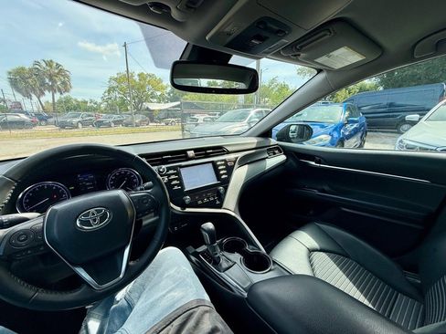 Used 2019 Toyota Camry SE w/ Convenience Package FWD image 10