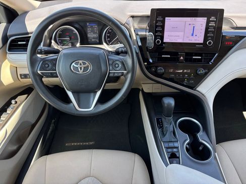 Used 2022 Toyota Camry LE FWD image 5