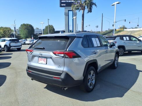Used 2025 Toyota RAV4 LE AWD/4WD image 8