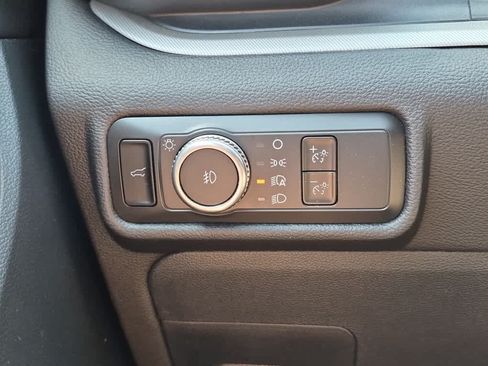 Used 2023 Ford Explorer XLT w/ Equipment Group 202A AWD/4WD image 21
