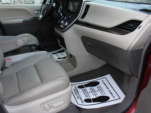 Used 2015 Toyota Sienna XLE Premium image 16