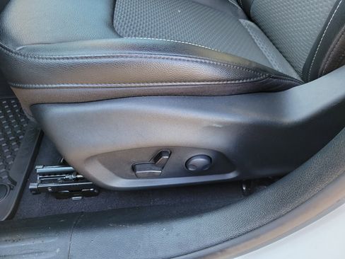 Used 2024 Jeep Compass Latitude w/ Convenience Group image 9