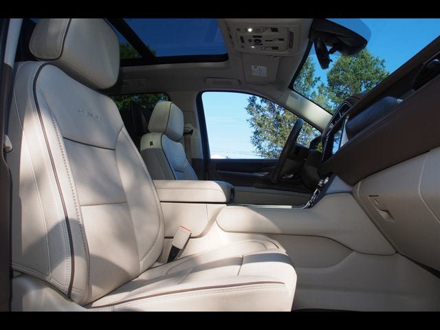 Used 2021 GMC Yukon Denali w/ Denali Ultimate Package AWD/4WD image 11