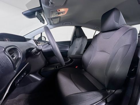Certified 2022 Toyota Prius LE image 11
